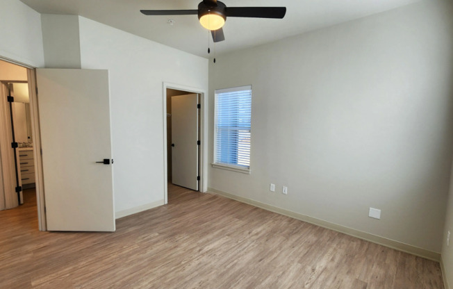 2 beds, 1 bath, 913 sqft, $1,900, Unit B-306
