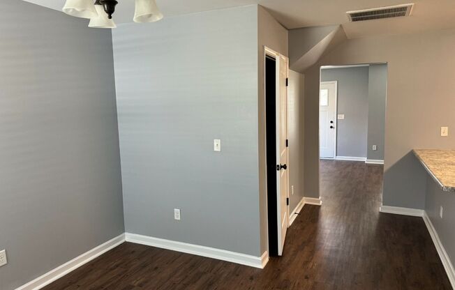 3 beds, 2.5 baths, 1,200 sqft, $1,006, Unit 548 B Brawley Street