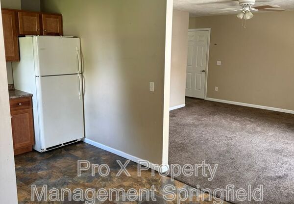 3 beds, 1 bath, 1,000 sqft, $1,045