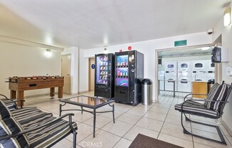 5325 Newcastle Avenue, 322