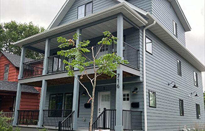 1221 7th St SE