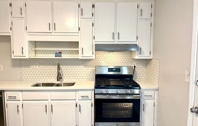 Welcome to this charming 2-bedroom, 1-bathroom home located in the vibrant community of McDonough, GA.