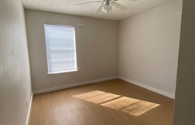 2 beds, 2 baths, 960 sqft, $1,500, Unit LAW13-202