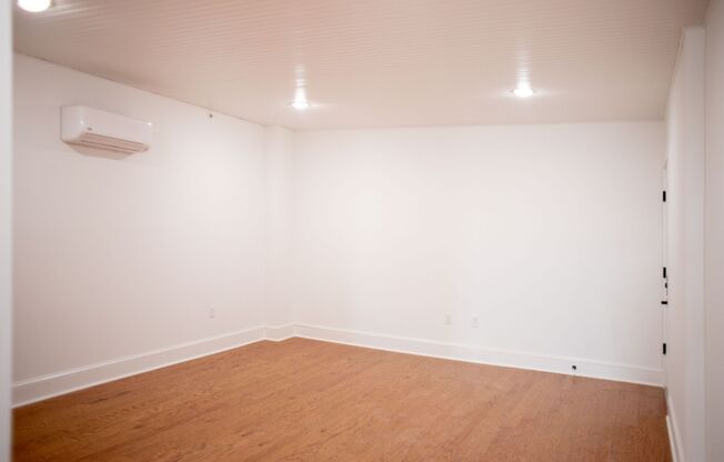 212 W 9th 8049 Master Tenant