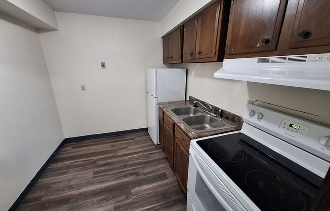 Studio, 1 bath, $490, Unit 03