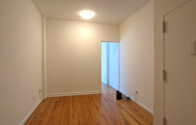 2 beds, 1 bath, $2,950, Unit 5