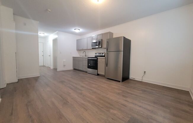 2 beds, 1 bath, 700 sqft, $985