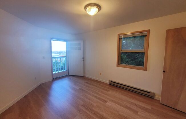 2 beds, 1 bath, $1,795, Unit # 203