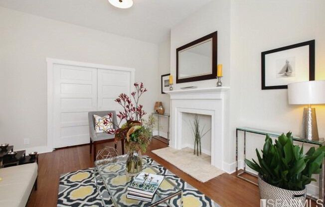 3BR/2BA Renovated Victorian Full Floor Flat! In-Unit Laundry! Yard!  PROGRESSIVE!