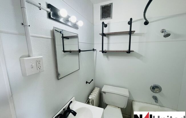 Studio, 1 bath, 390 sqft, $750, Unit Unit 211