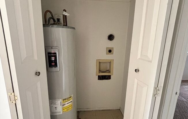 1 bed, 1 bath, 640 sqft, $950, Unit 146