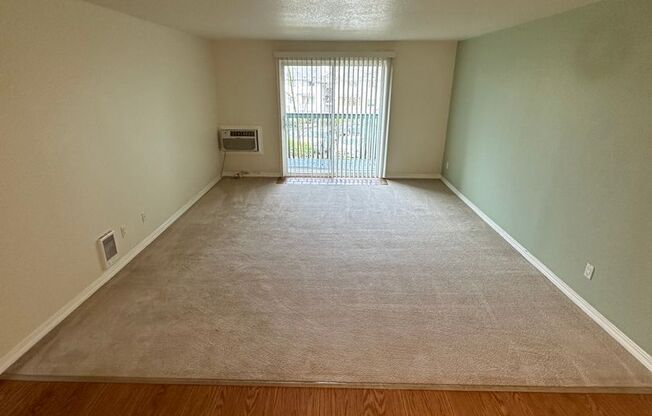 2 beds, 1 bath, 850 sqft, $1,600, Unit 34