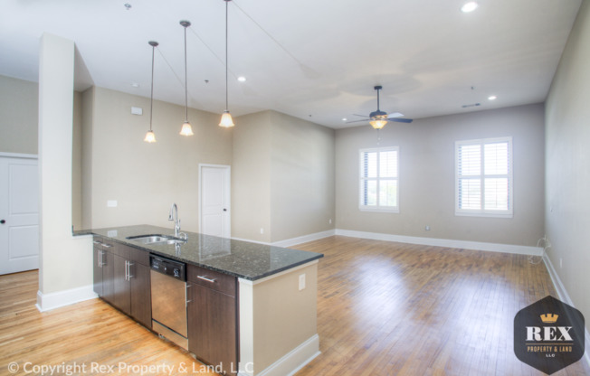 2 beds, 2 baths, $1,595, Unit JBWhite