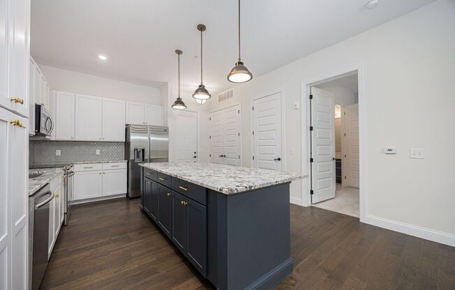 2 beds, 2 baths, 1,017 sqft, $1,880, Unit 526