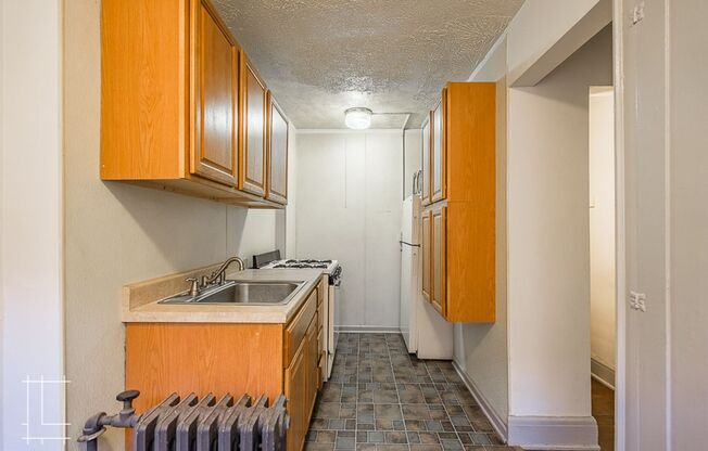 Studio, 1 bath, $915, Unit 29 W. 1st Ave Apt. 7