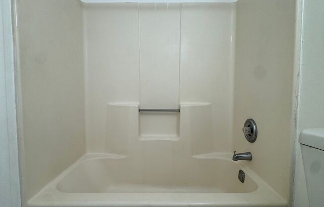 Studio, 1 bath, 600 sqft, $1,050, Unit 408