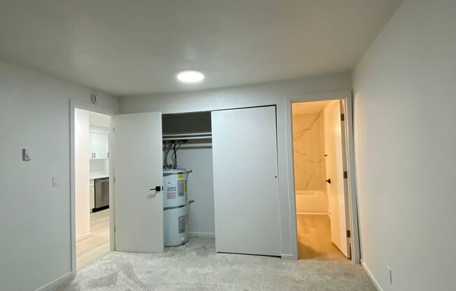 2 beds, 1 bath, 886 sqft, $1,825, Unit Unit 15