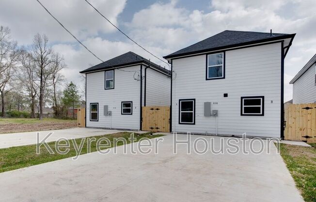 8128 STERLINGSHIRE DR