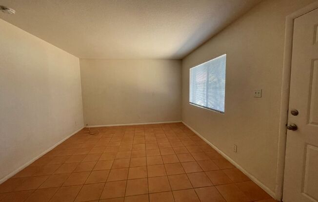 2 beds, 1 bath, 555 sqft, $1,375, Unit Unit #2