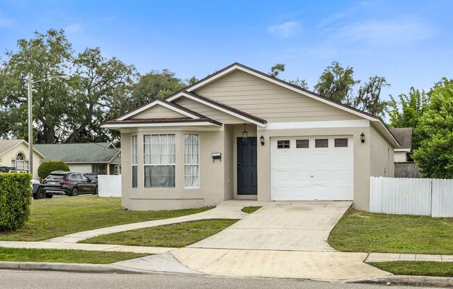 Winter Park 3 bedroom steps to shopping, dining.