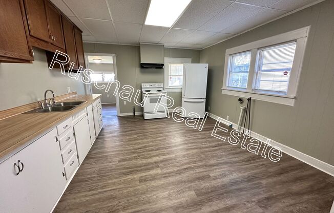 2 beds, 1 bath, $1,045