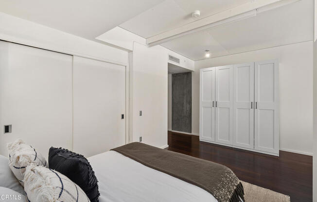 1 bed, 1 bath, 860 sqft, $3,000, Unit 914