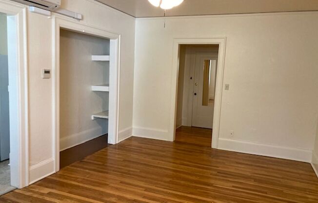 Studio, 1 bath, 485 sqft, $995, Unit 26