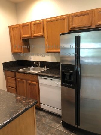 2 beds, 1 bath, 1,000 sqft, $1,945