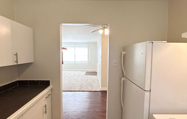 2 beds, 1 bath, $850, Unit MA9120