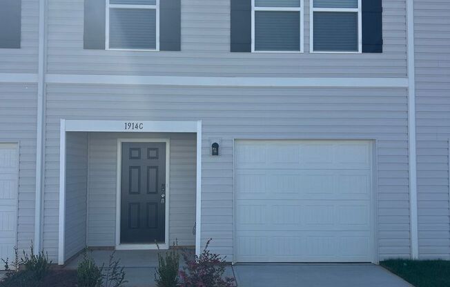 Modern 3-Bed / 2.5-Bath Townhome — in Trivium, Newton