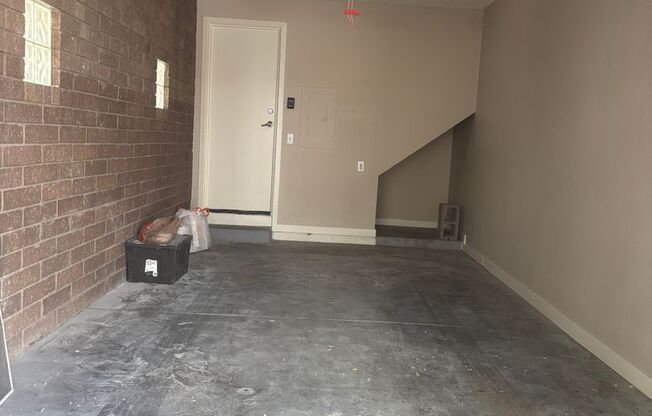 3 beds, 2 baths, $1,900, Unit # 2101