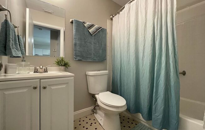 1 bed, 1 bath, 557 sqft, $1,299, Unit B10