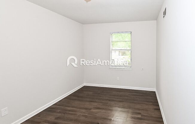 3 beds, 1 bath, $1,195