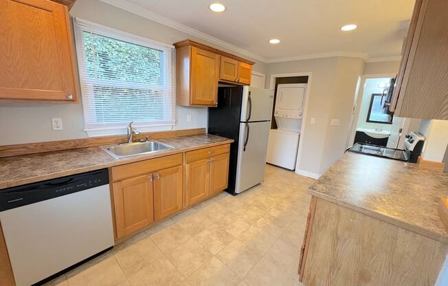 1 bed, 1 bath, 650 sqft, $1,350, Unit D