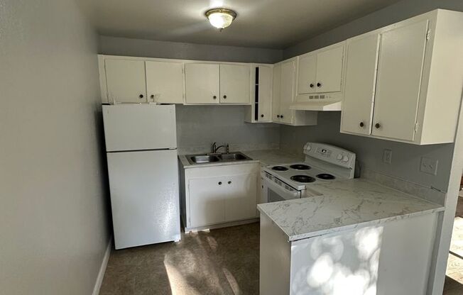 2 beds, 1.5 baths, 900 sqft, $1,250, Unit 725 W 1st Ave-C