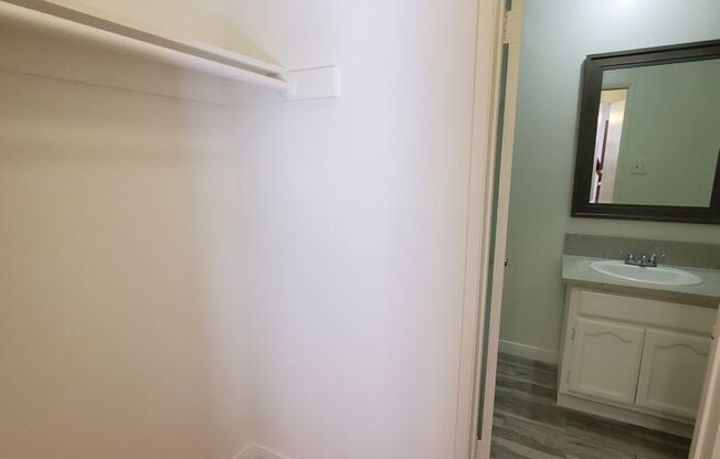 Studio, 1 bath, 350 sqft, $1,800, Unit 06