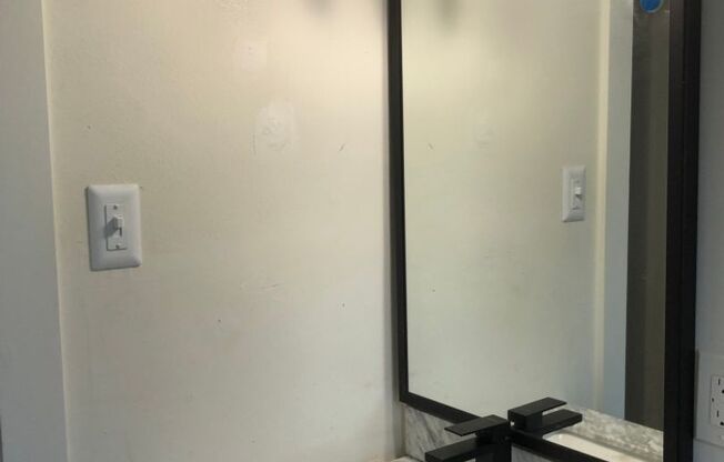 2 beds, 1 bath, 637 sqft, $1,750, Unit 212-C04