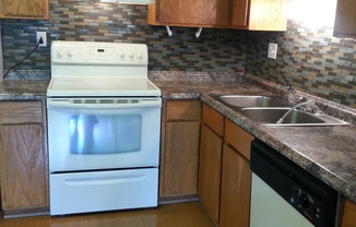 2 beds, 1 bath, $1,100, Unit Unit C1