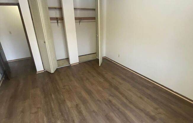 1 bed, 1 bath, 700 sqft, $899, Unit Custer-201