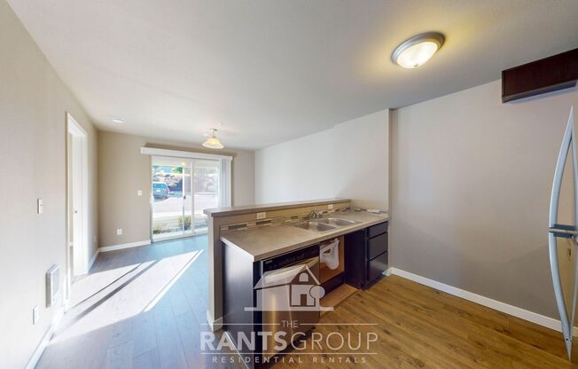 2 beds, 1 bath, $1,650, Unit 104