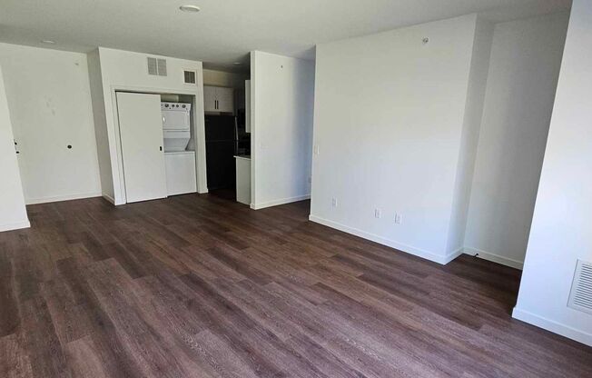 2 beds, 1 bath, 90 sqft, $1,650, Unit 303