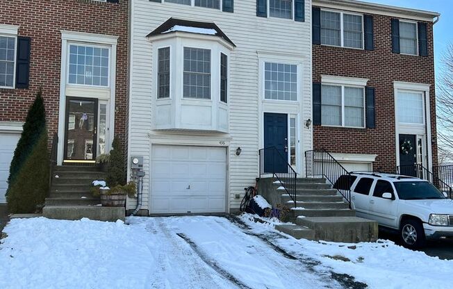 Modern Market Square Townhome with Garage and Freshly updated