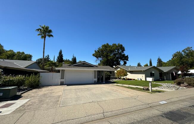 BEAUTIFUL SINGLE STORY 3 BED 2 BATH 2 CAR GARAGE IN CITRUS HEIGHTS