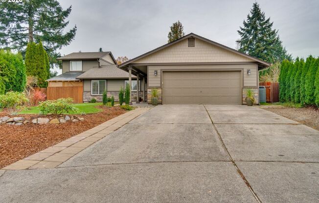 STUNNING 5 Bedroom 2 Bath Newly Remodeled Home! Cul-De-Sac Home! Huge Fenced-In Back Yard! Minutes to PDX!