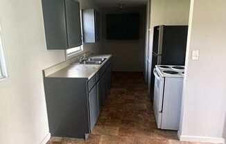 3 beds, 1 bath, $925