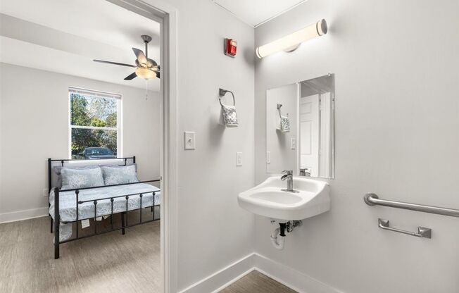 2 beds, 2 baths, 950 sqft, $2,600, Unit 127