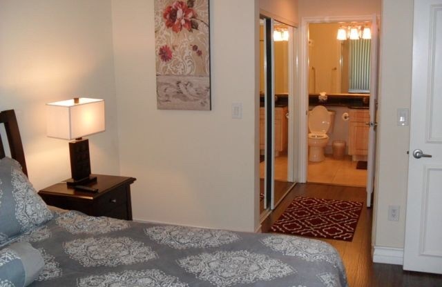 Meridian - Top Floor 1 Bdr/1Bath Luxury Condo with STRIP VIEW. .