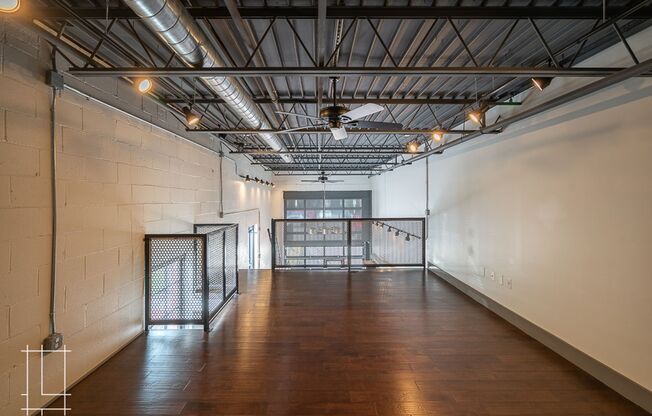 2 beds, 2 baths, $2,300, Unit 727 N. 4th St. Apt. 101