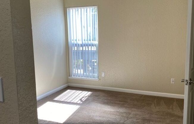 2 beds, 2 baths, 900 sqft, $2,015, Unit 156