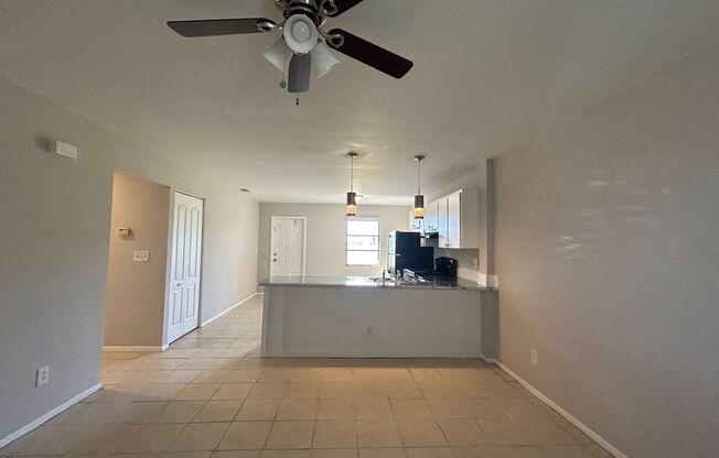 2/1 Apartment Conveniently Located on Andalusia Blvd in Cape Coral